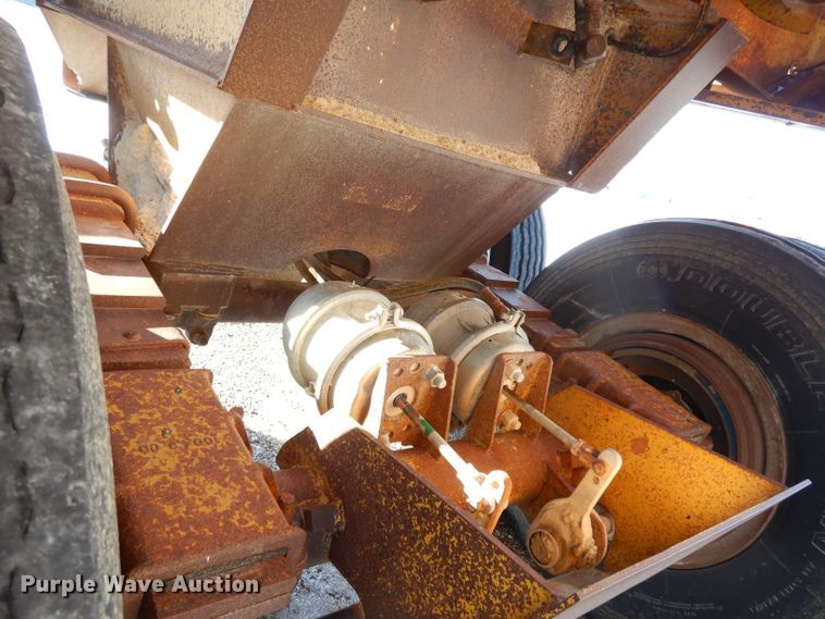 image for item DE4239 1983 Load King 1827XSTD bottom dump trailer