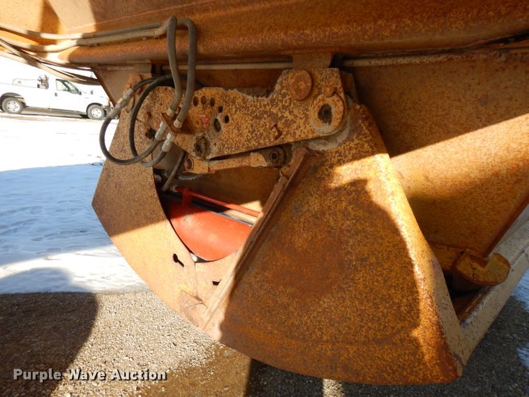 image for item DE4239 1983 Load King 1827XSTD bottom dump trailer