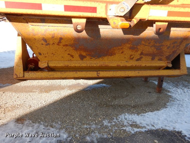 image for item DE4239 1983 Load King 1827XSTD bottom dump trailer