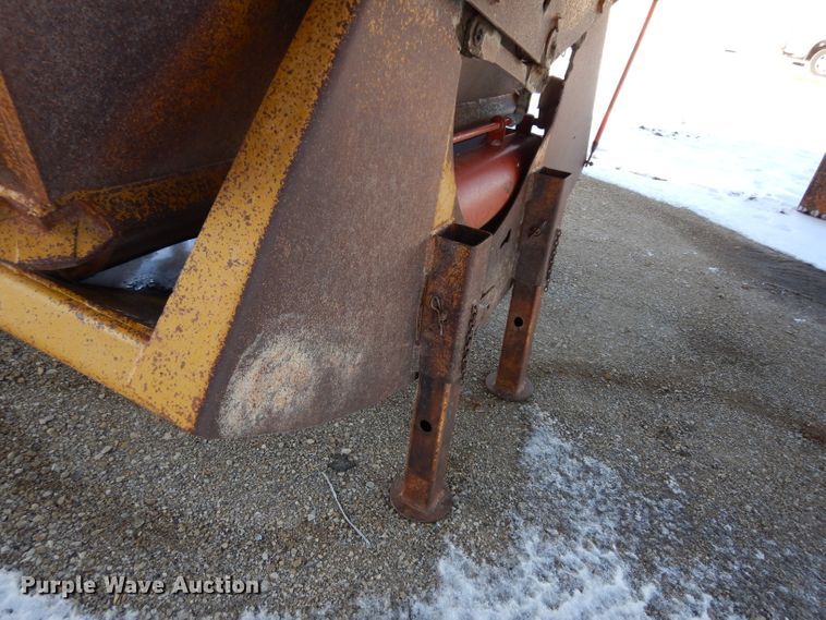 image for item DE4239 1983 Load King 1827XSTD bottom dump trailer