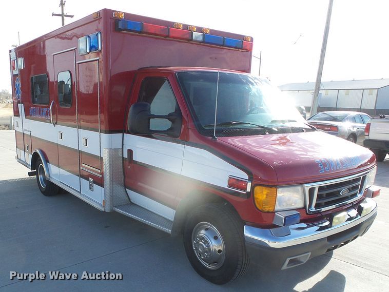 image for item DG0404 2005 Ford E450 ambulance
