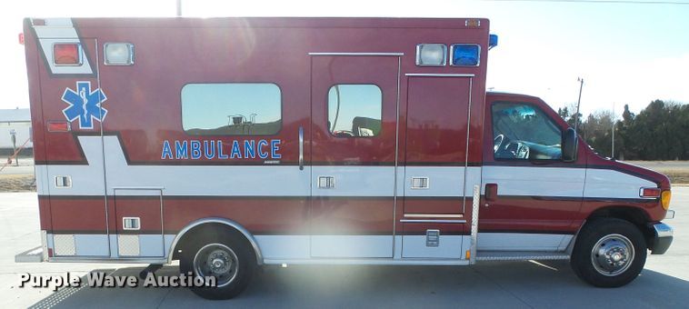 image for item DG0404 2005 Ford E450 ambulance