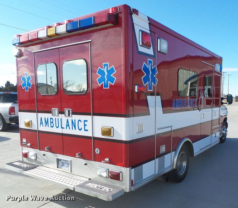 image for item DG0404 2005 Ford E450 ambulance