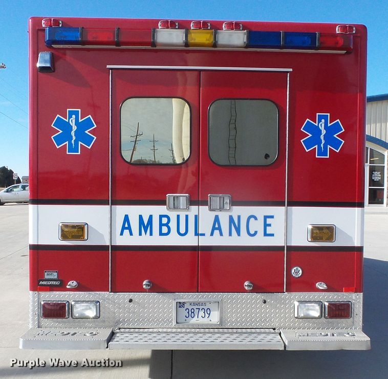 image for item DG0404 2005 Ford E450 ambulance