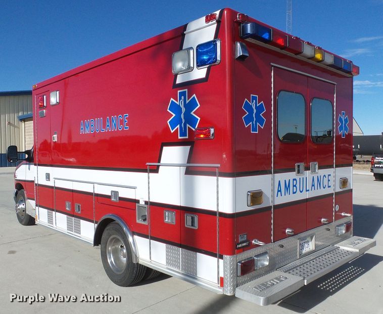 image for item DG0404 2005 Ford E450 ambulance