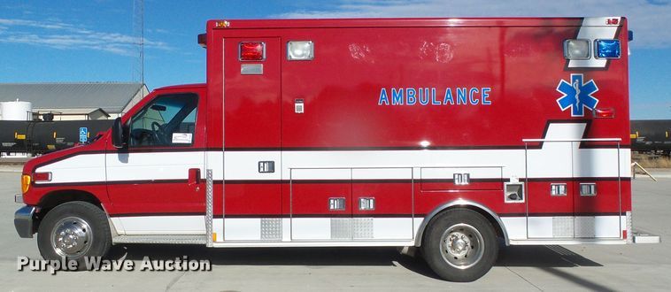 image for item DG0404 2005 Ford E450 ambulance