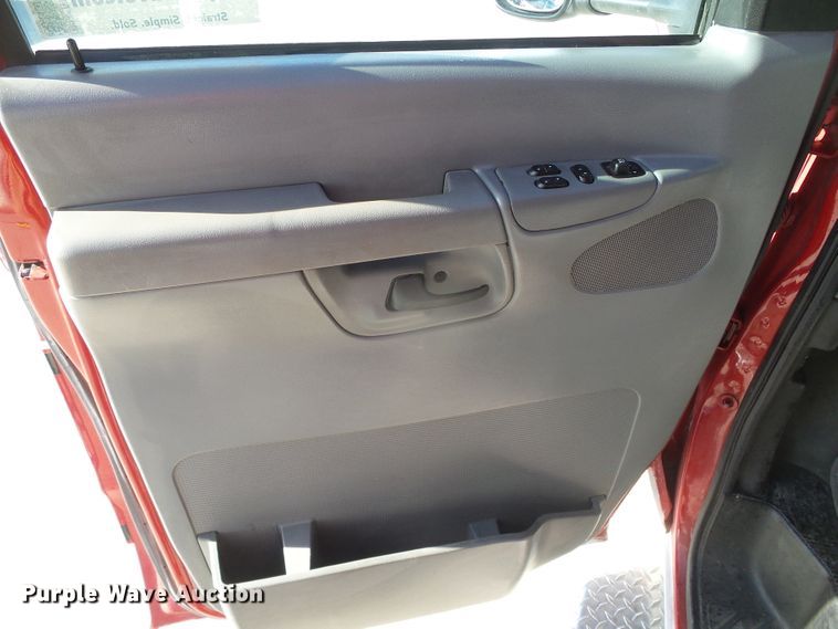 image for item DG0404 2005 Ford E450 ambulance