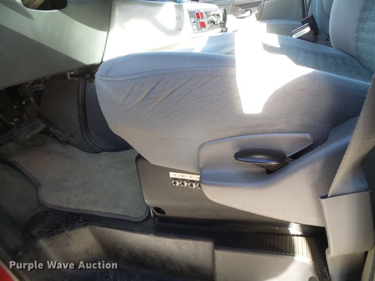 image for item DG0404 2005 Ford E450 ambulance