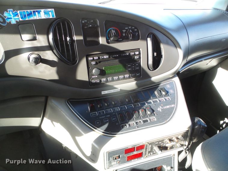 image for item DG0404 2005 Ford E450 ambulance