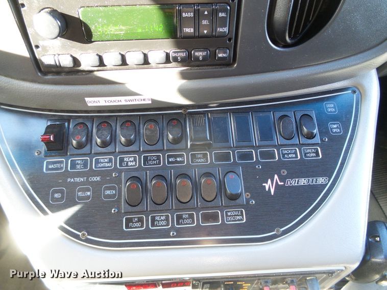 image for item DG0404 2005 Ford E450 ambulance