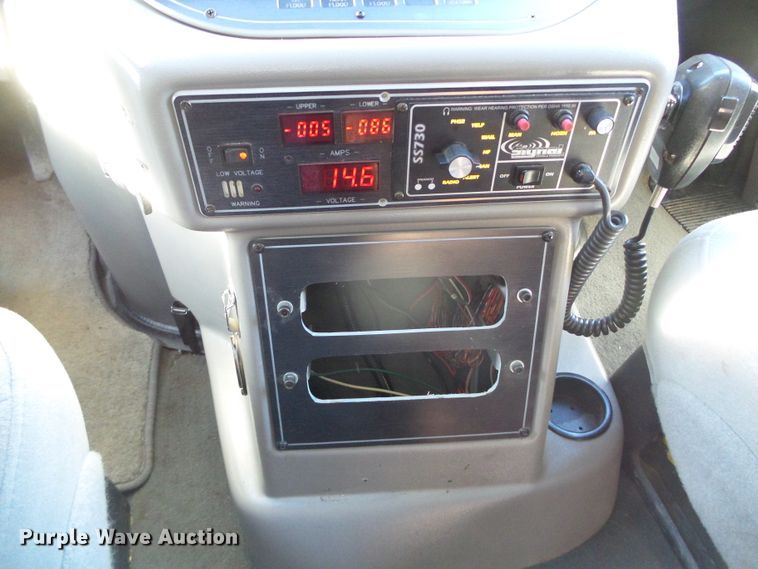 image for item DG0404 2005 Ford E450 ambulance