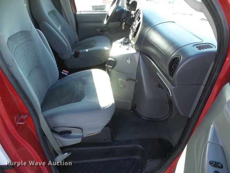 image for item DG0404 2005 Ford E450 ambulance