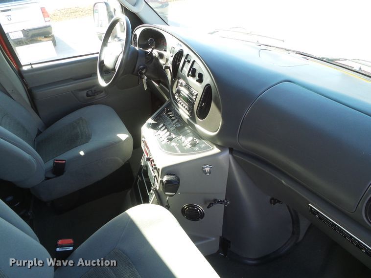 image for item DG0404 2005 Ford E450 ambulance