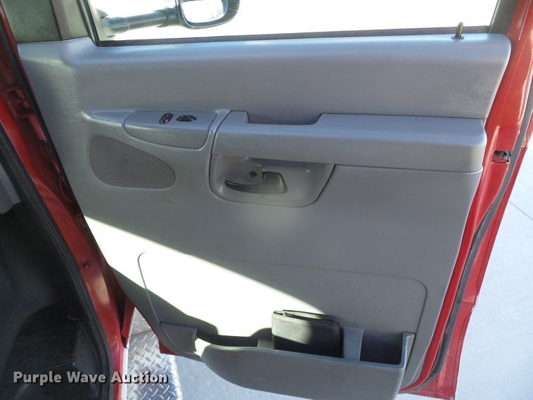 image for item DG0404 2005 Ford E450 ambulance