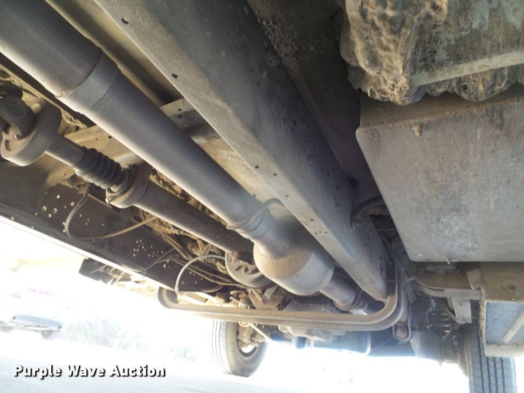 image for item DG0404 2005 Ford E450 ambulance