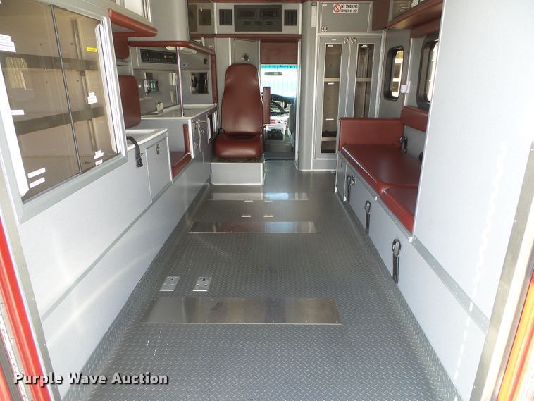 image for item DG0404 2005 Ford E450 ambulance