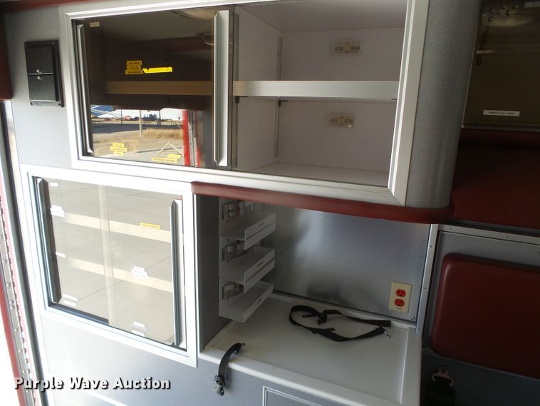 image for item DG0404 2005 Ford E450 ambulance