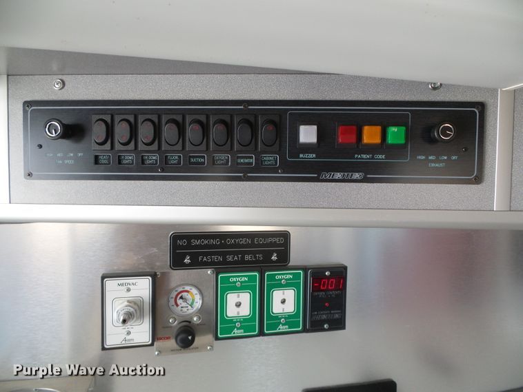 image for item DG0404 2005 Ford E450 ambulance