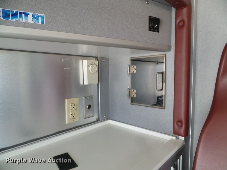 image for item DG0404 2005 Ford E450 ambulance