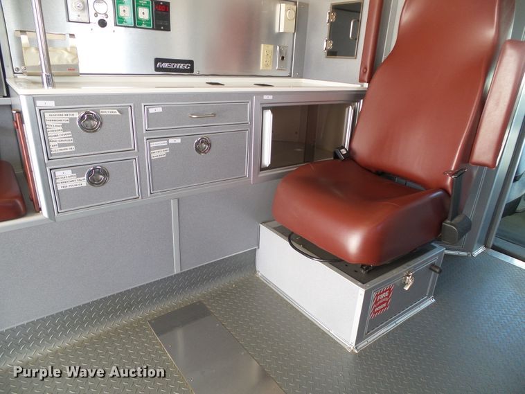 image for item DG0404 2005 Ford E450 ambulance