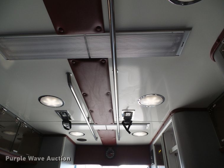 image for item DG0404 2005 Ford E450 ambulance