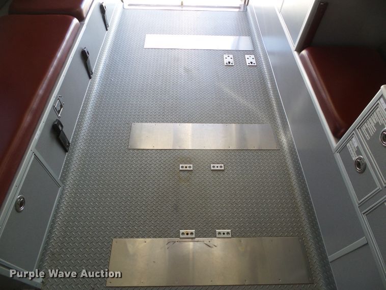 image for item DG0404 2005 Ford E450 ambulance