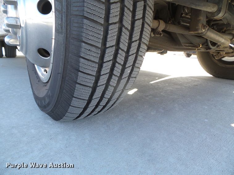 image for item DG0404 2005 Ford E450 ambulance