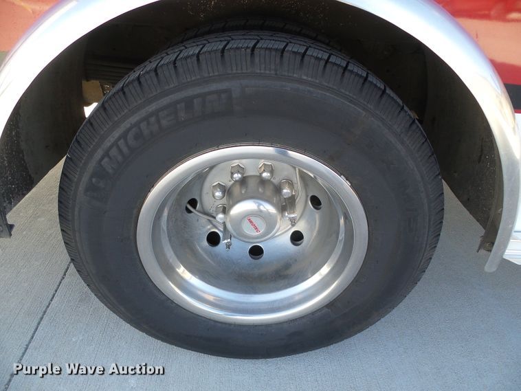 image for item DG0404 2005 Ford E450 ambulance