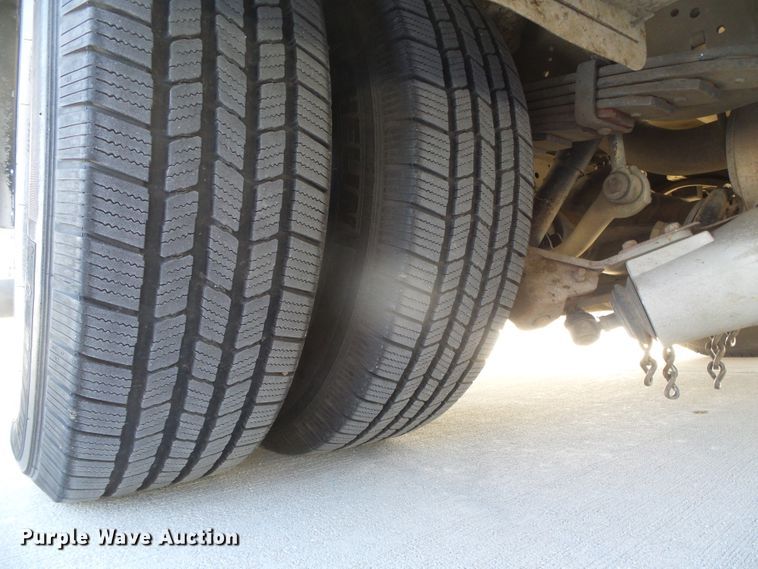 image for item DG0404 2005 Ford E450 ambulance