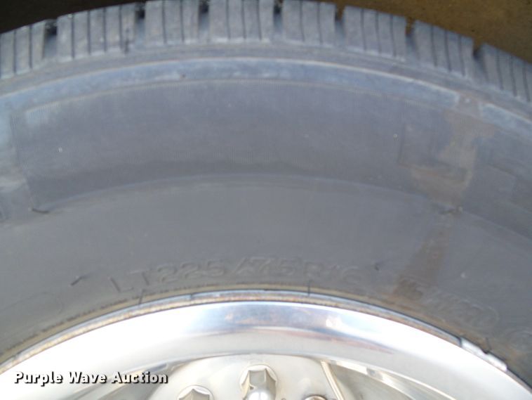 image for item DG0404 2005 Ford E450 ambulance