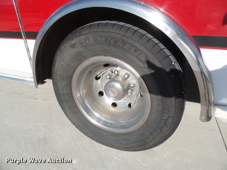 image for item DG0404 2005 Ford E450 ambulance