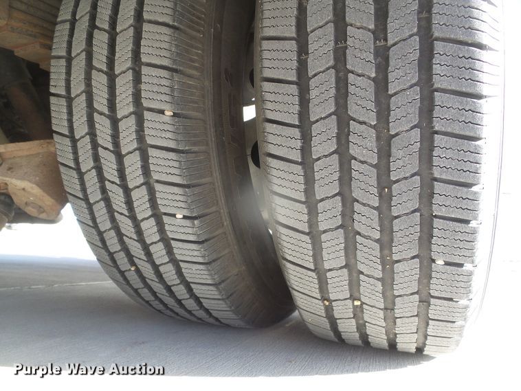 image for item DG0404 2005 Ford E450 ambulance