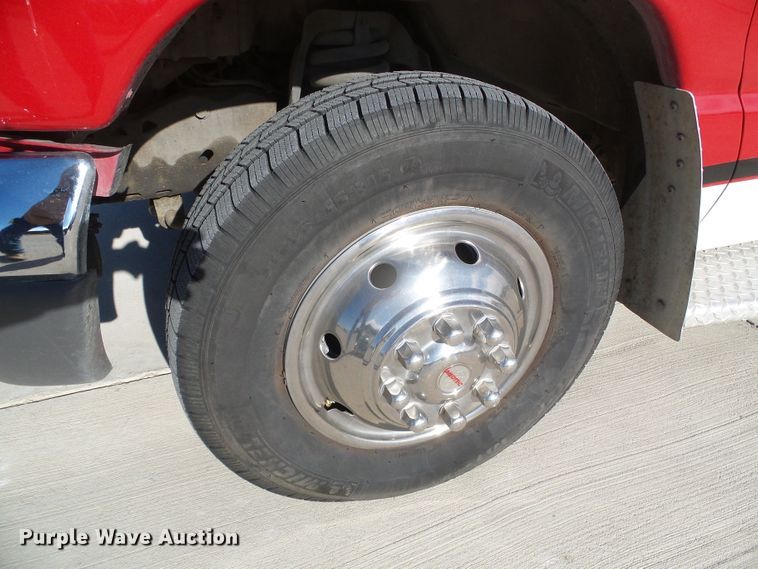 image for item DG0404 2005 Ford E450 ambulance