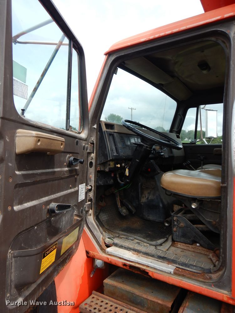 image for item DH2514 1991 International 4900 dump truck