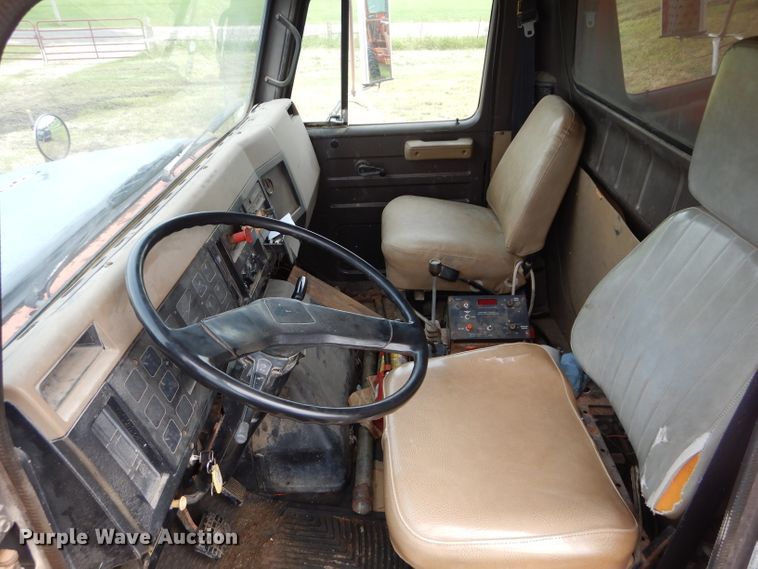 image for item DH2514 1991 International 4900 dump truck