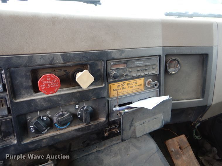 image for item DH2514 1991 International 4900 dump truck