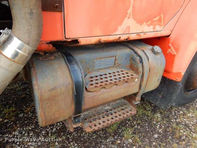 image for item DH2514 1991 International 4900 dump truck