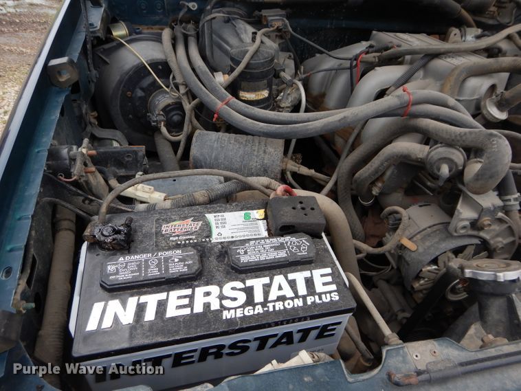 image for item DH2515 1994 Ford F150 utility bed pickup truck