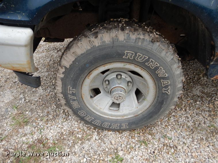 image for item DH2515 1994 Ford F150 utility bed pickup truck