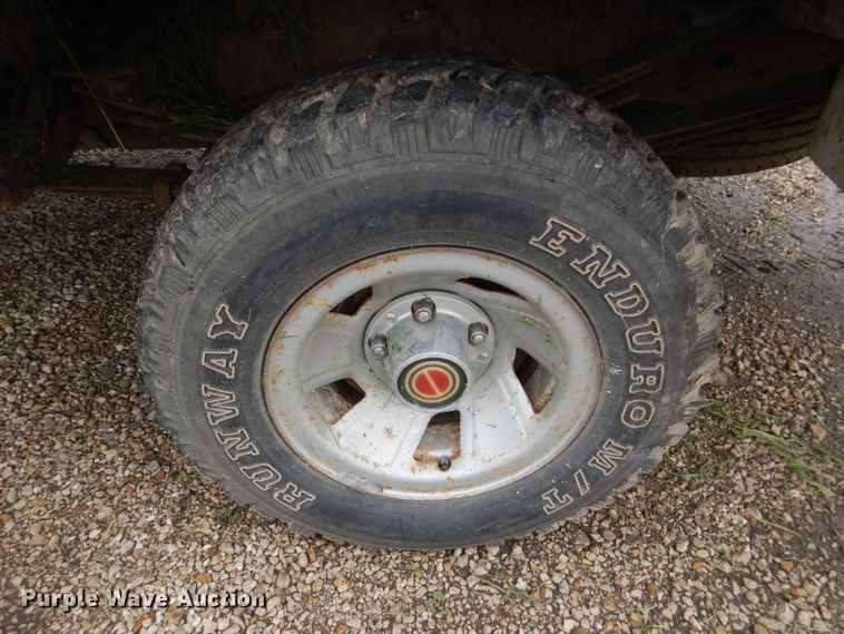 image for item DH2515 1994 Ford F150 utility bed pickup truck