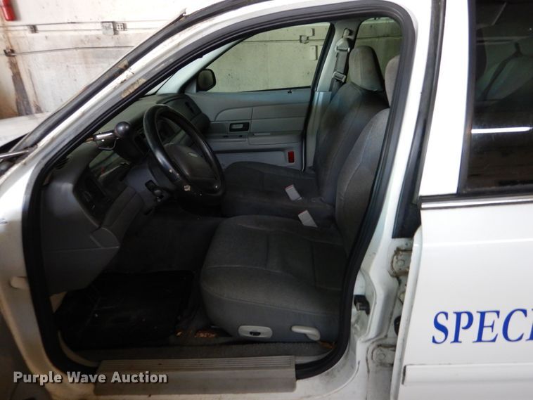 image for item DH5057 2003 Ford Crown Victoria Police Interceptor