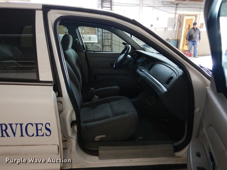 image for item DH5057 2003 Ford Crown Victoria Police Interceptor