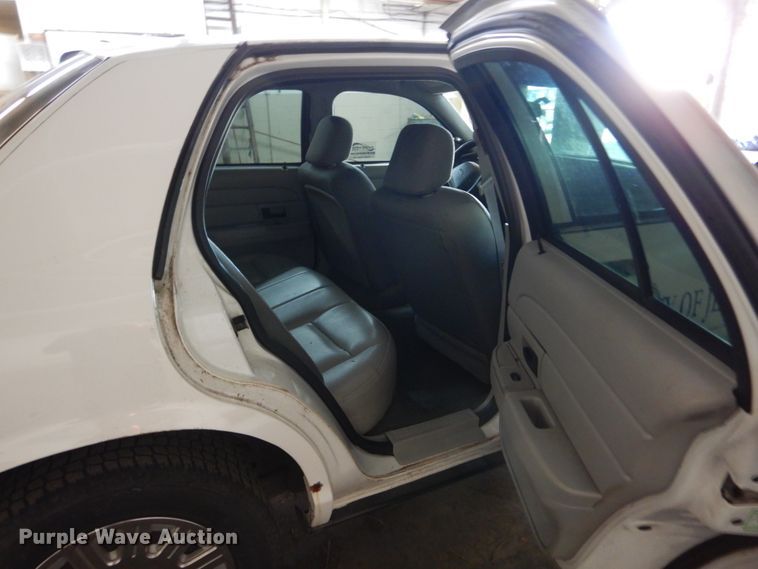 image for item DH5057 2003 Ford Crown Victoria Police Interceptor