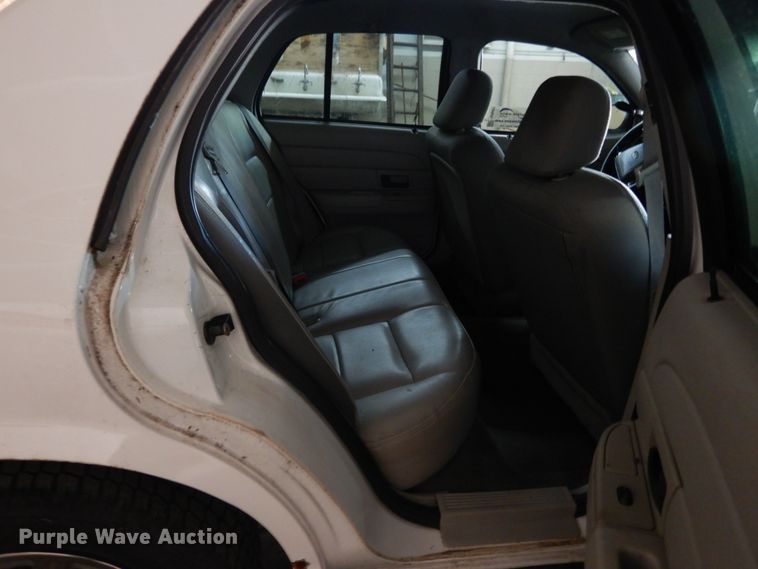 image for item DH5057 2003 Ford Crown Victoria Police Interceptor