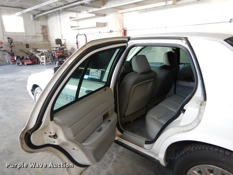 image for item DH5057 2003 Ford Crown Victoria Police Interceptor