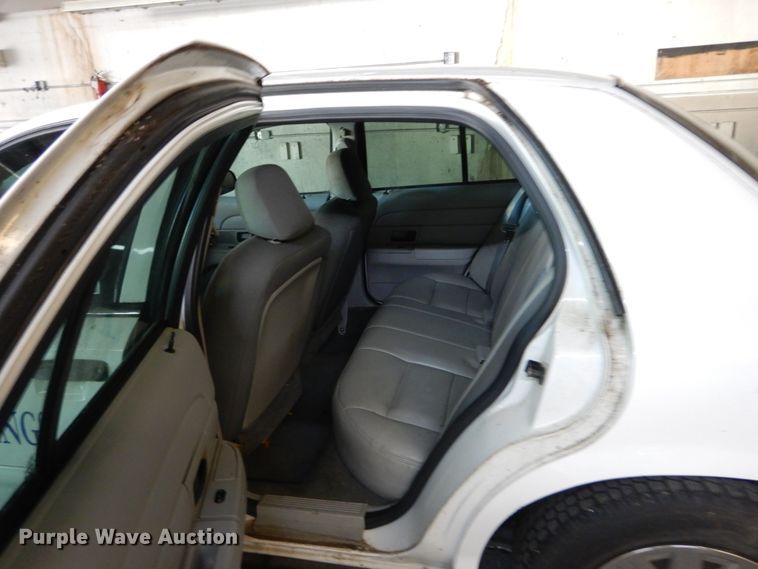 image for item DH5057 2003 Ford Crown Victoria Police Interceptor