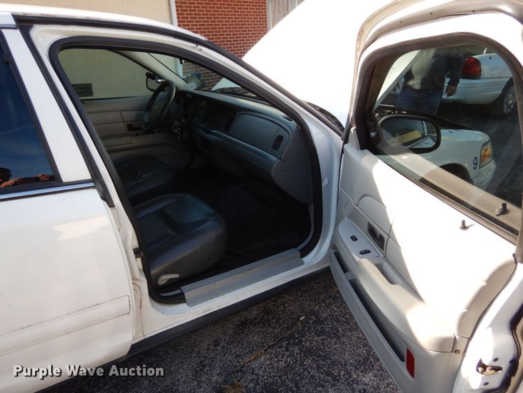 image for item DH5058 2005 Ford Crown Victoria Police Interceptor