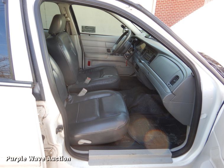 image for item DH5058 2005 Ford Crown Victoria Police Interceptor