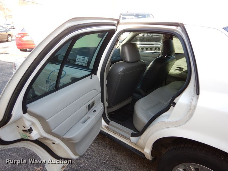 image for item DH5058 2005 Ford Crown Victoria Police Interceptor