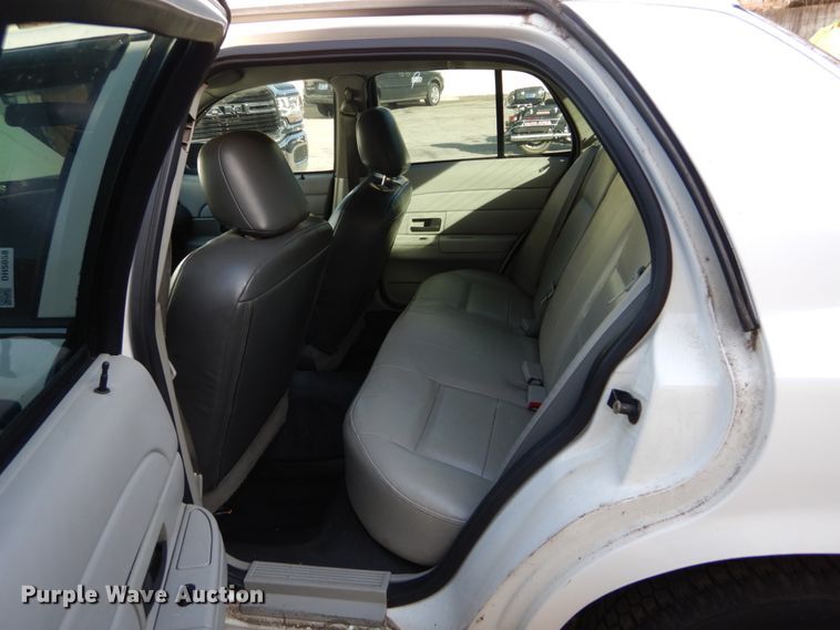 image for item DH5058 2005 Ford Crown Victoria Police Interceptor